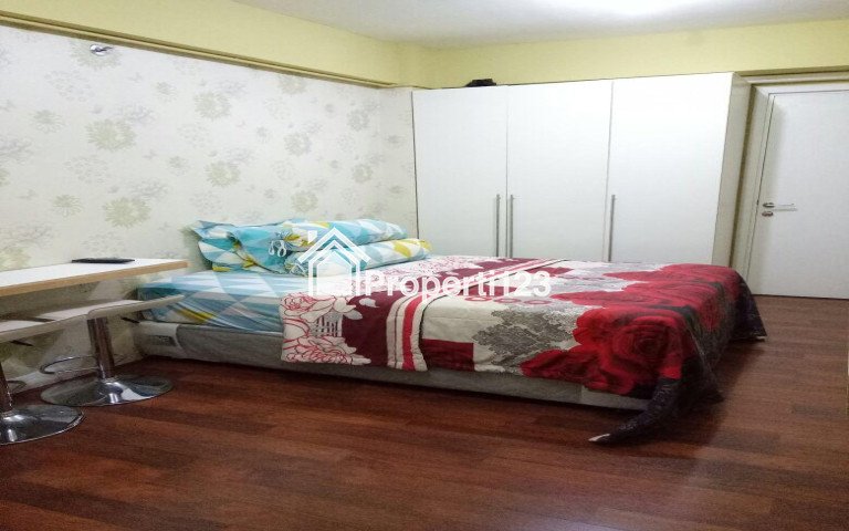 The green pramuka city apartement studio furnish per tahun - 1