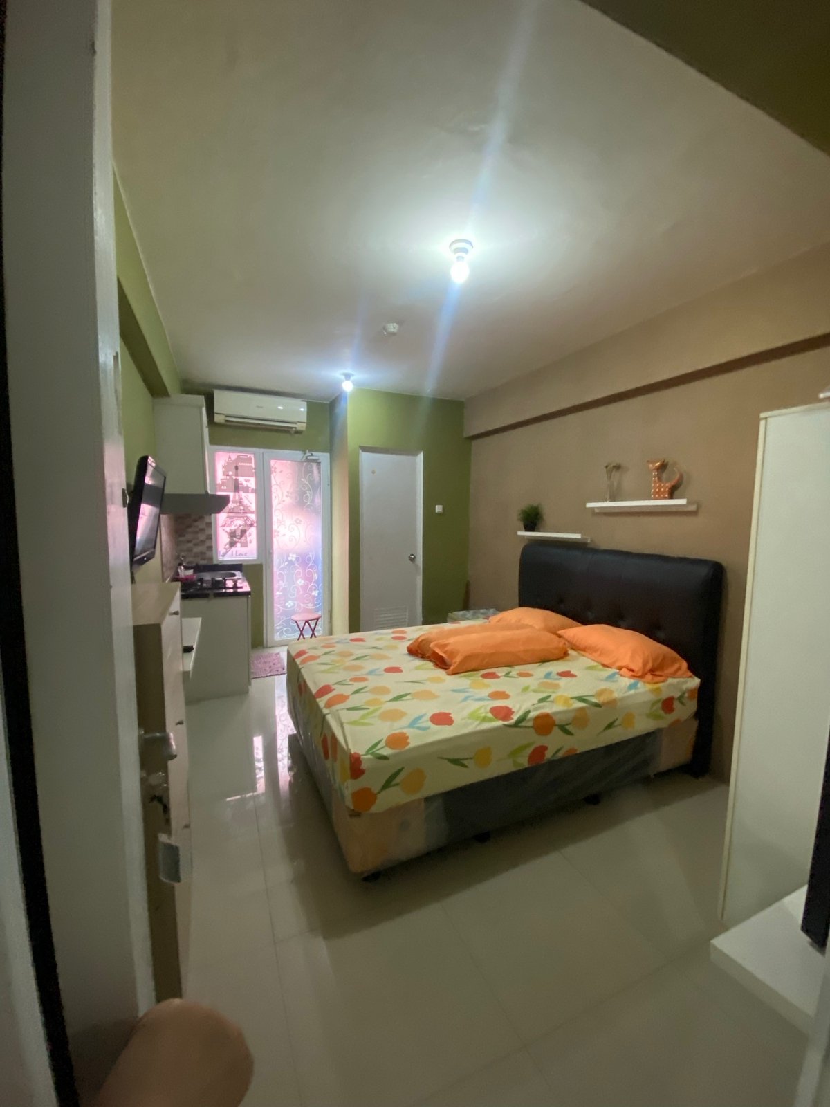 Apartment the green pramuka city studio furnish tower Scarlett Mall - 4