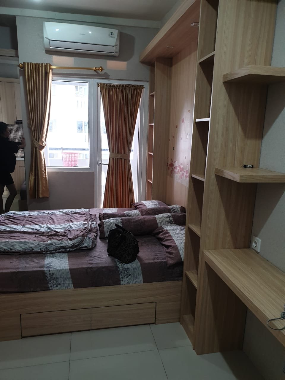 The green pramuka city apartement studio furnish per bulan - 4
