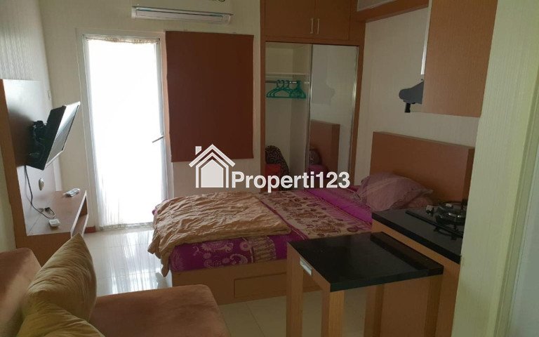 The green pramuka city apartement studio furnish per tahun - 1
