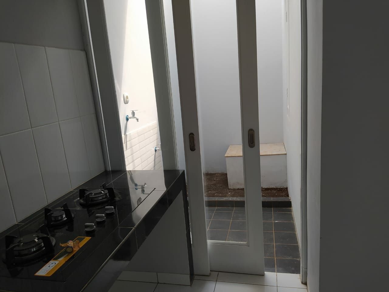 Rumah dijual pinggir jalan raya dekat metland cileungsi - 3