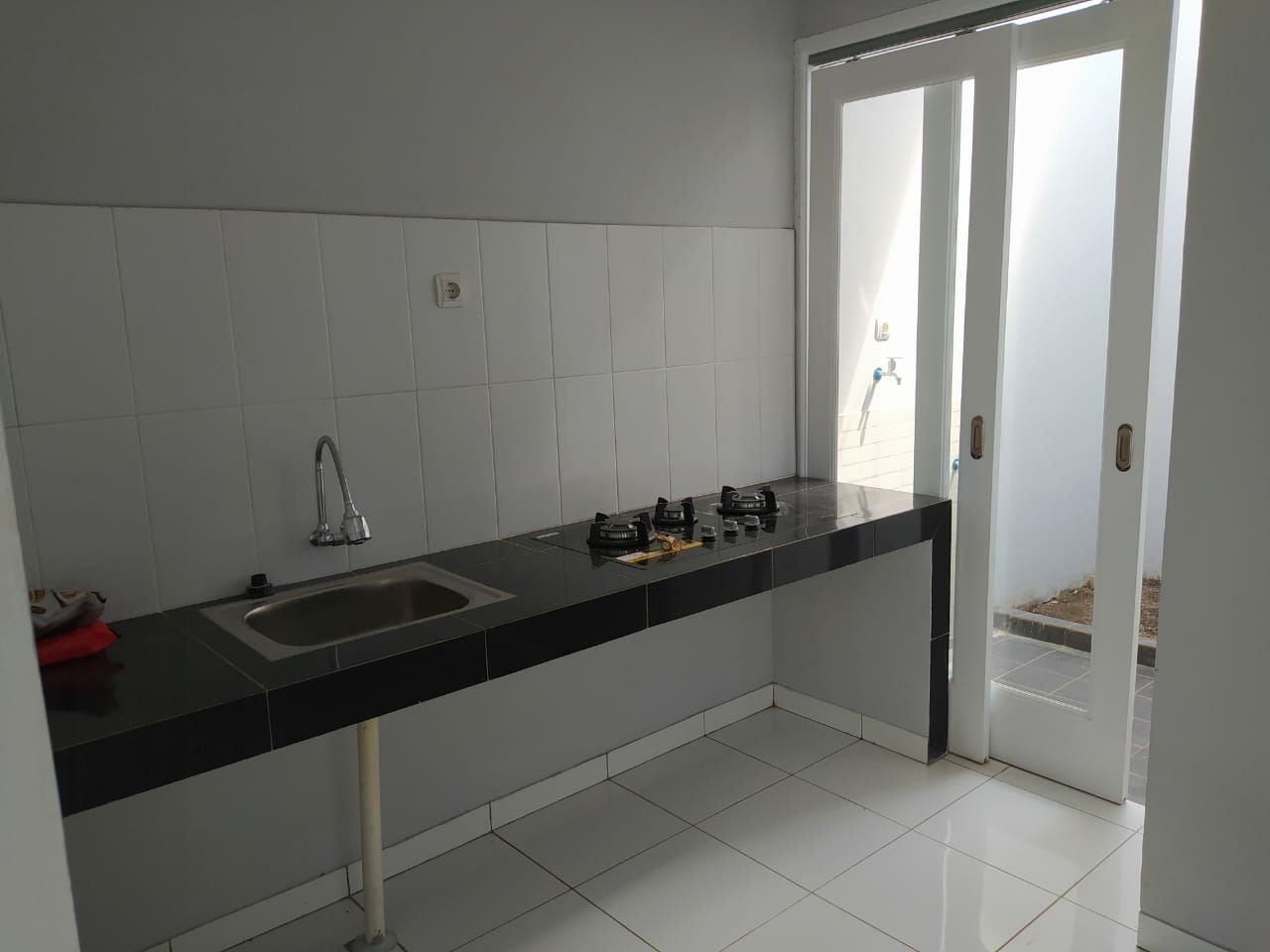 Rumah dijual pinggir jalan raya dekat metland cileungsi - 4