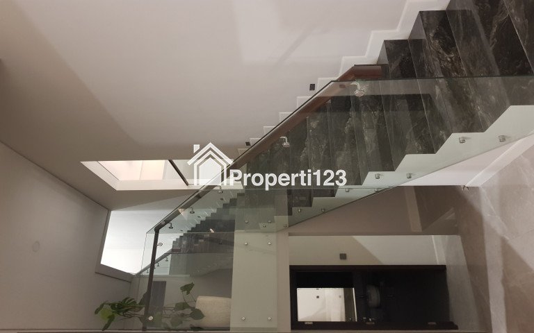 Rumah baru  gress Waterfront Citraland Surabaya barat - 8