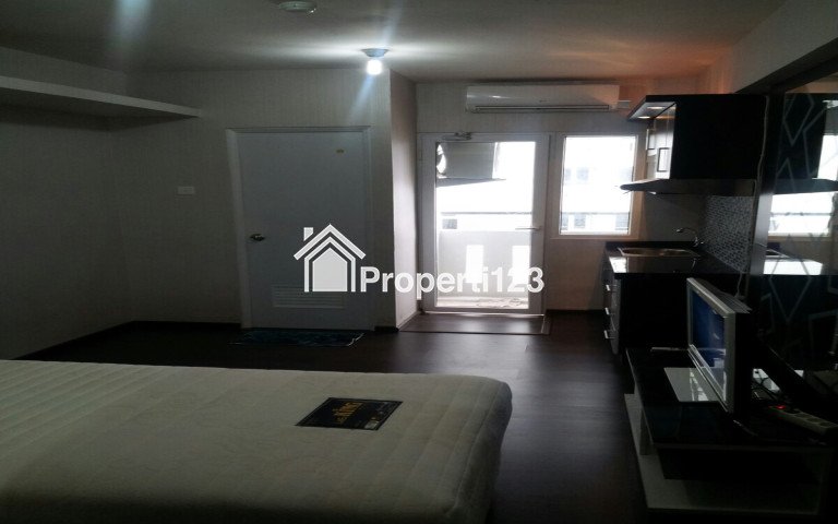 The green pramuka city apartement studio furnish per bulan - 1
