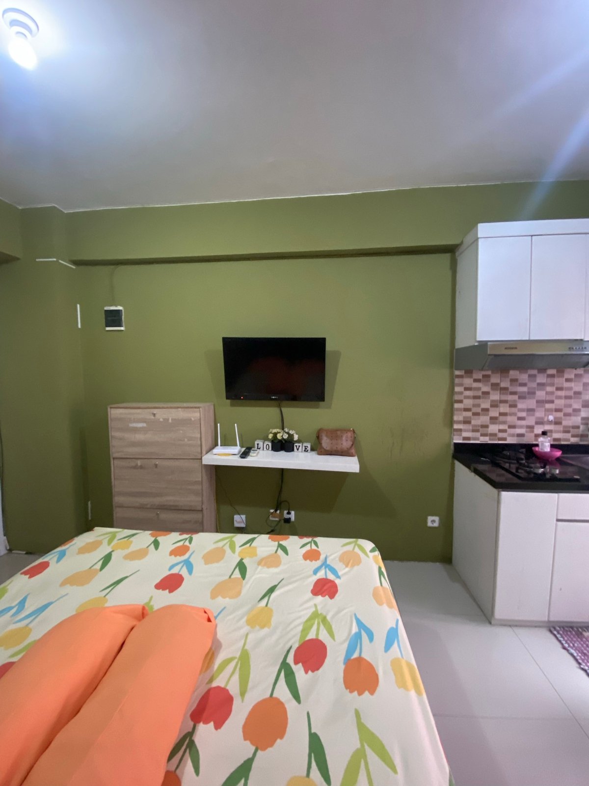 The green pramuka city apartement studio furnish per tahun - 12