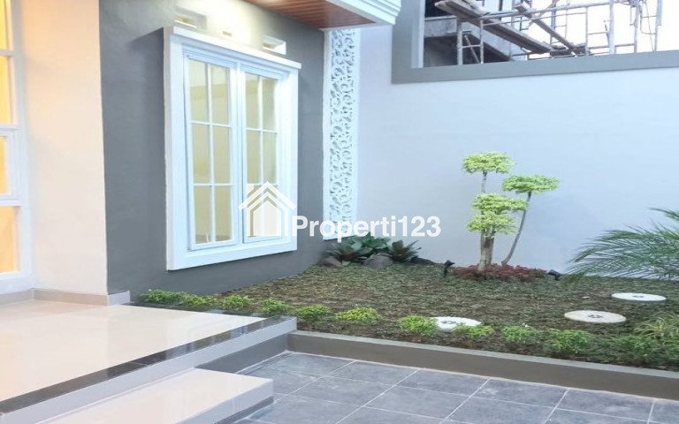 Rumah Klasik Dalam Perum Dekat Kampus PPPG Kesenian Jalan Kaliurang km 12 - 1