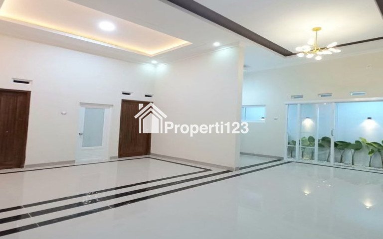 Rumah Klasik Dalam Perum Dekat Kampus PPPG Kesenian Jalan Kaliurang km 12 - 5