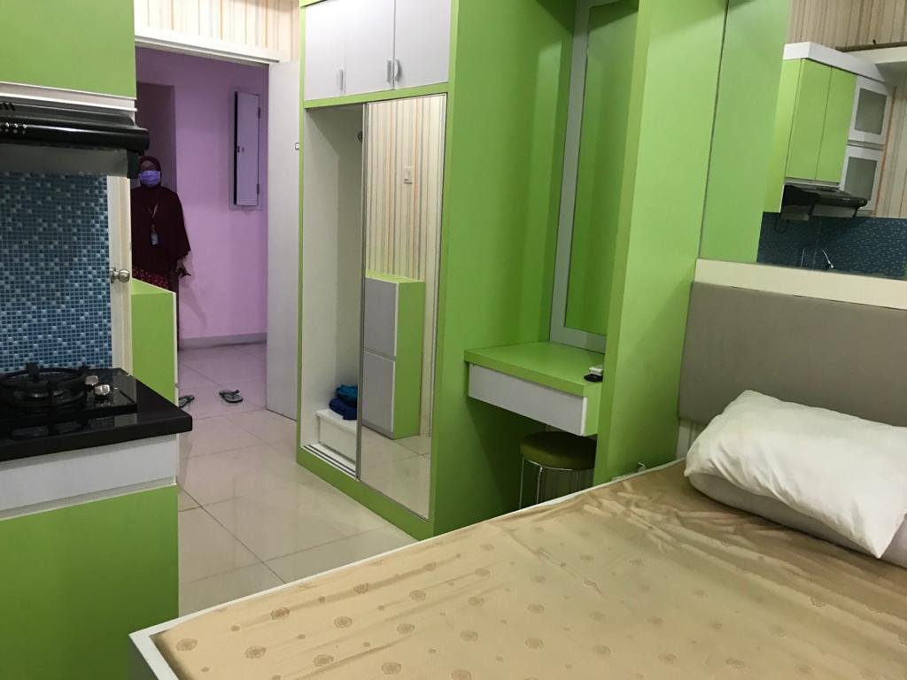 Apartment the green pramuka city studio furnish tower Scarlett Mall. - 6