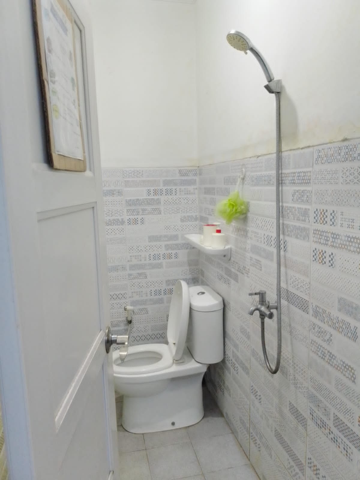 Dijual Rumah Lokasi Strategis di Mediterania Regency Cikunir - 21