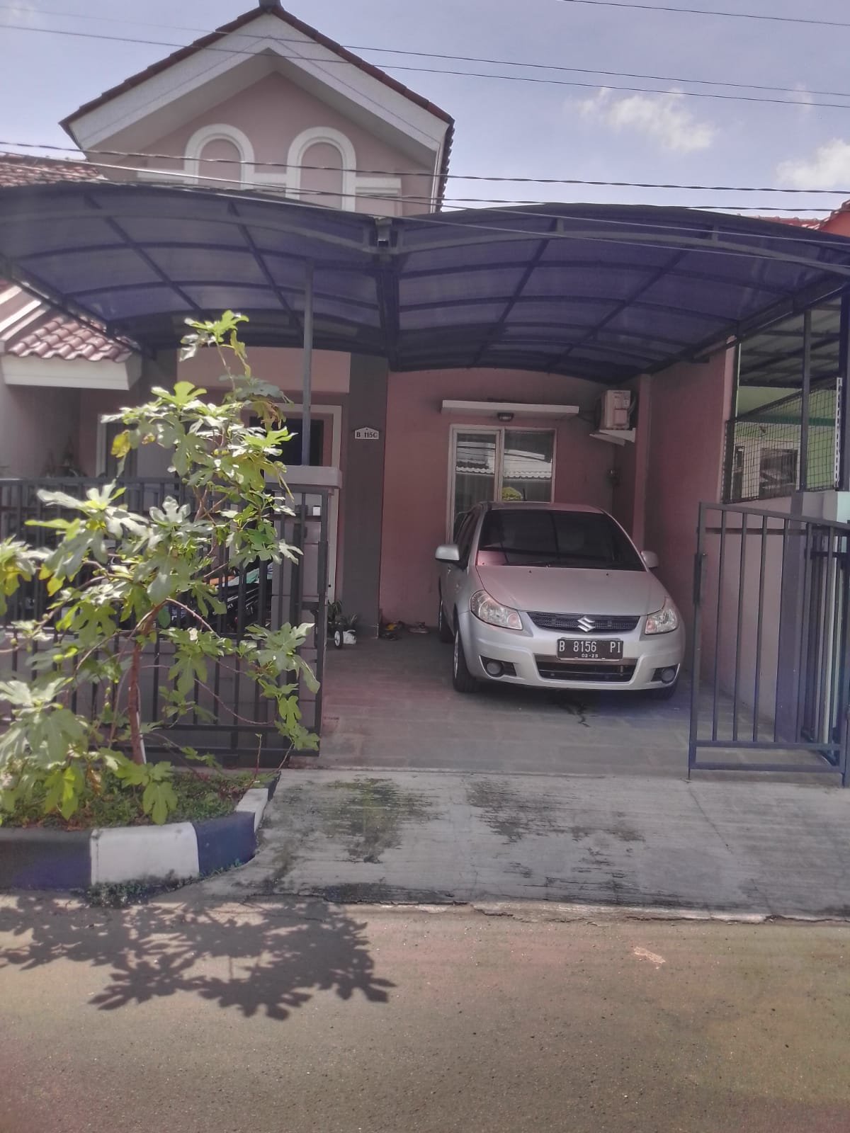 Dijual Rumah Lokasi Strategis di Mediterania Regency Cikunir - 9