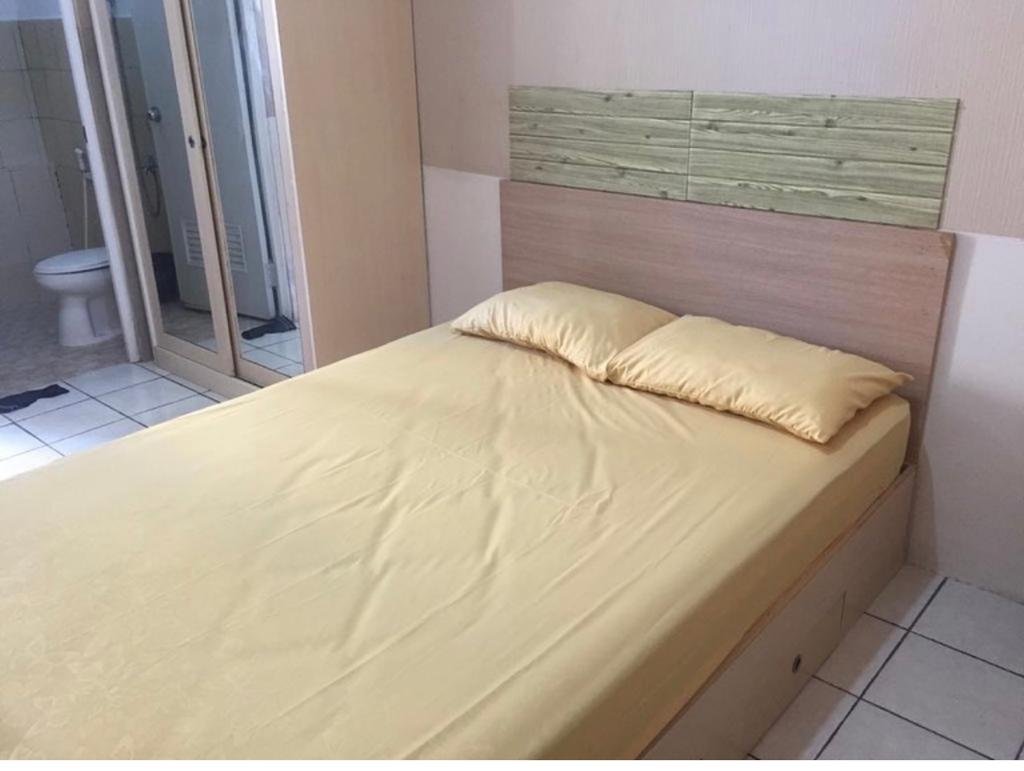 The green pramuka city apartement studio furnish per tahun - 12