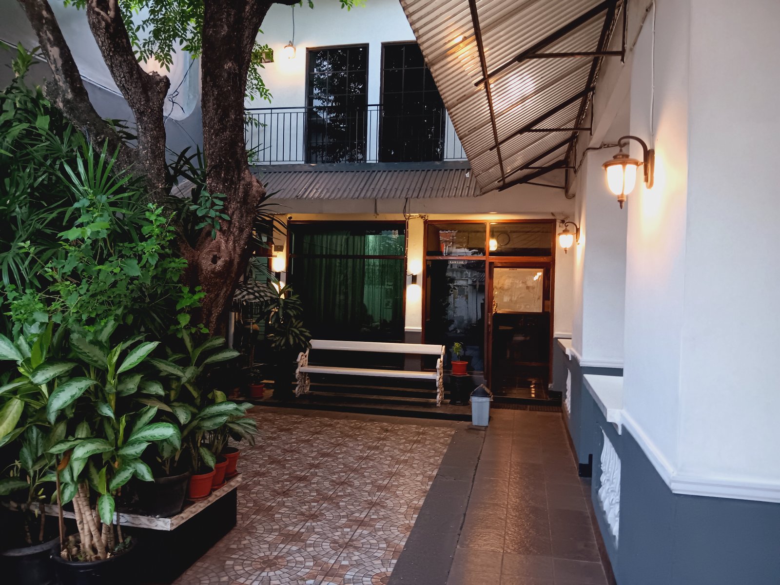 Hotel di tengah kota solo laris - 6