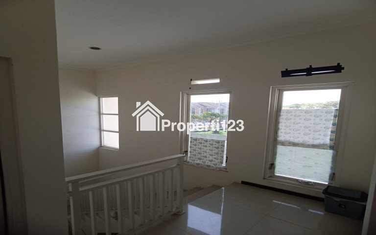 RUMAH CANTIK 2 LANTAI DI TASIKMADU MALANG - 2