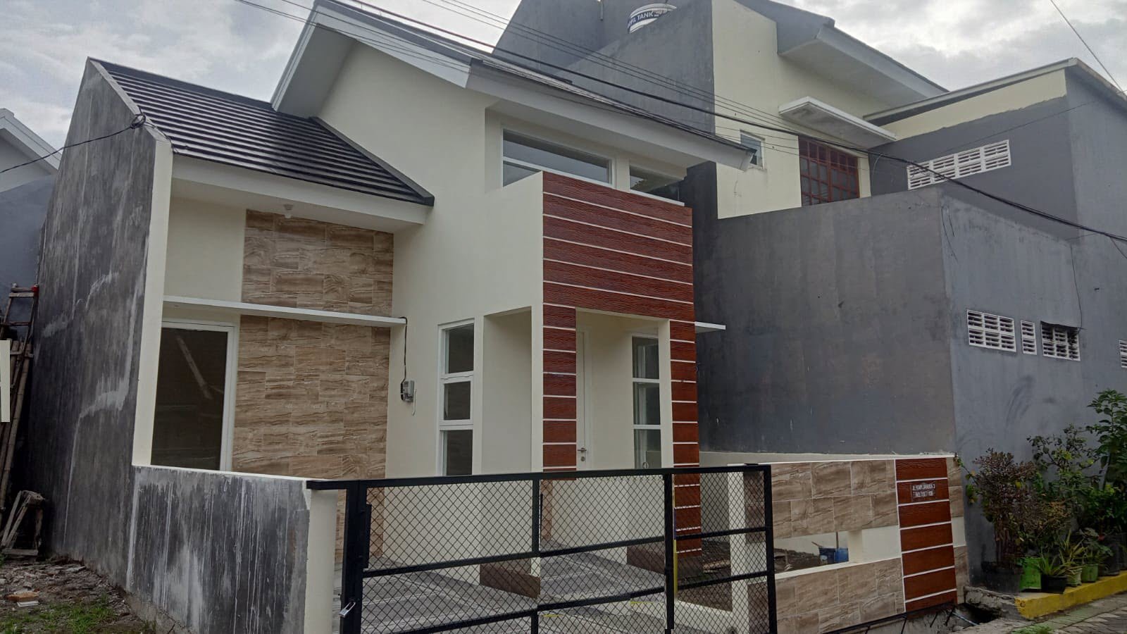 RUMAH BANGUNAN BARU DI SAWOJAJAR II - 8