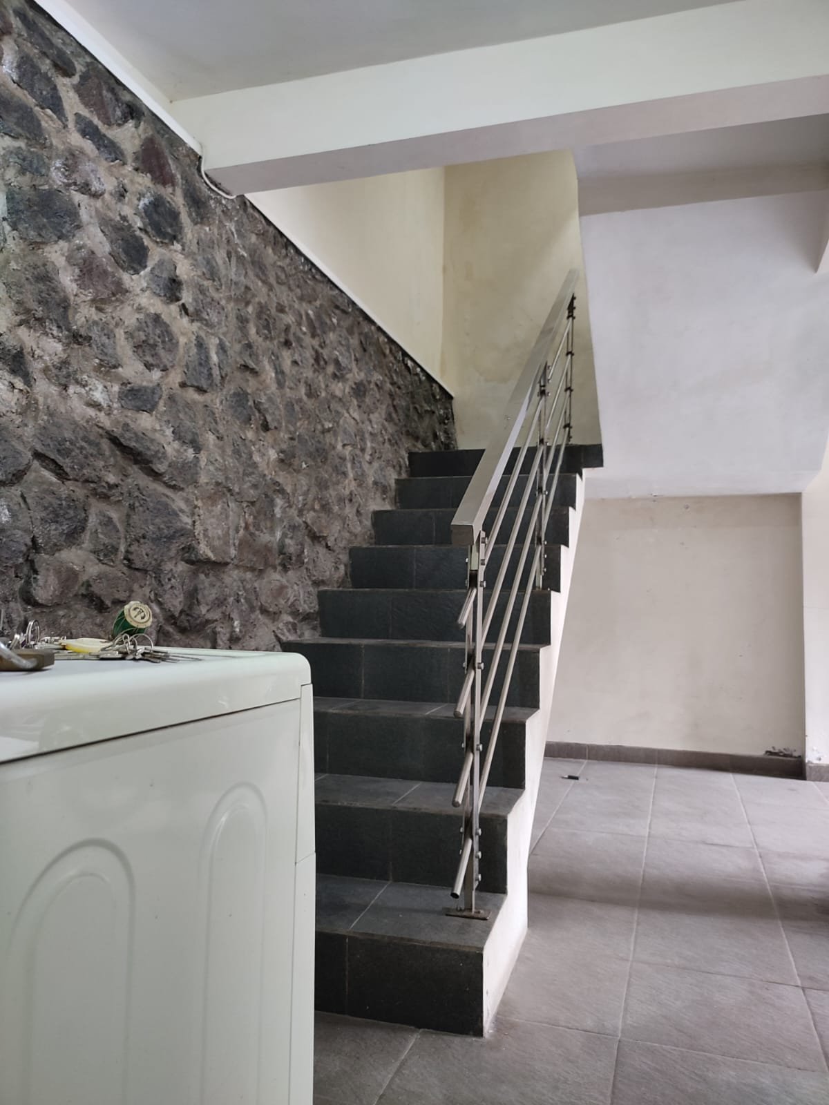 Rumah Cantik Siap Huni Area Kendalsari Malang - 12
