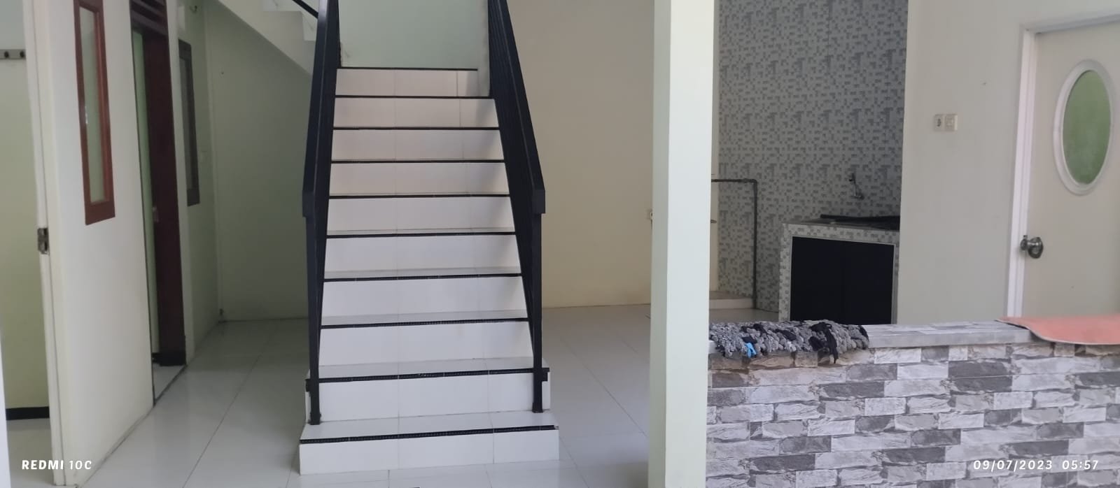 RUMAHNYA UNIK ! DIJUAL MURAH DI KAWASAN TASIKMADU MALANG - 12
