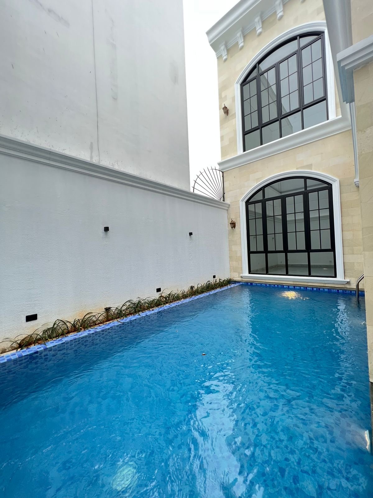 rumah baru depan green area type classik siap huni di sentul city, bogor - 20