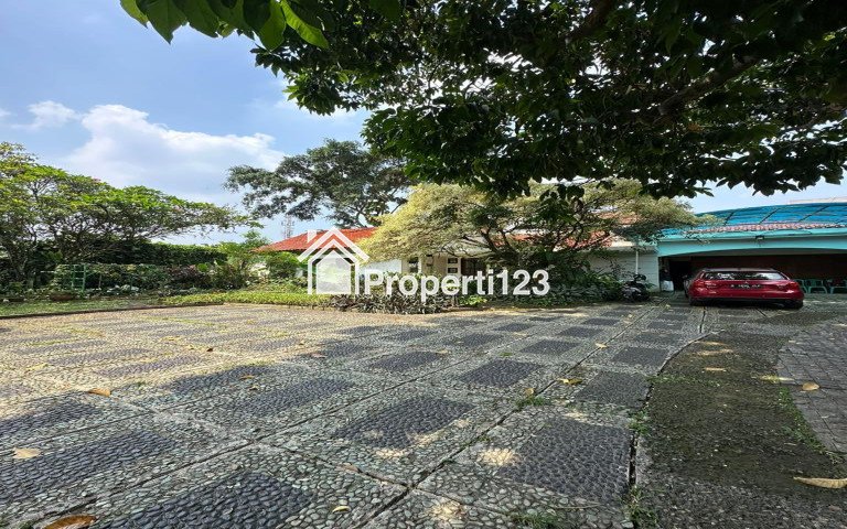 Dijual rumah dan lahan pinggir jalan utama cocok untuk townhouse - 1