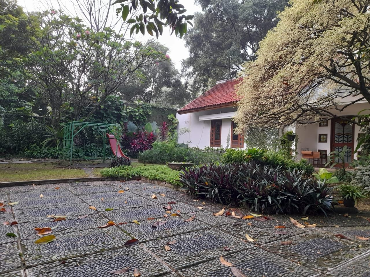 Dijual rumah dan lahan pinggir jalan utama cocok untuk townhouse - 14