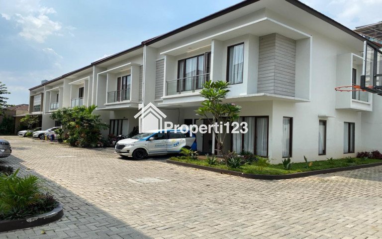 RUMAH 2 LANTAI LOKASI STRATEGIS DEKAT JALAN TB SIMATUPANG - 1