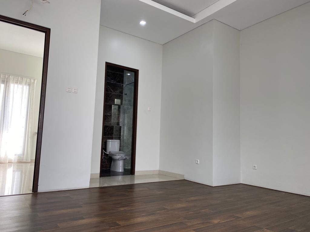 RUMAH 2 LANTAI LOKASI STRATEGIS DEKAT JALAN TB SIMATUPANG - 22