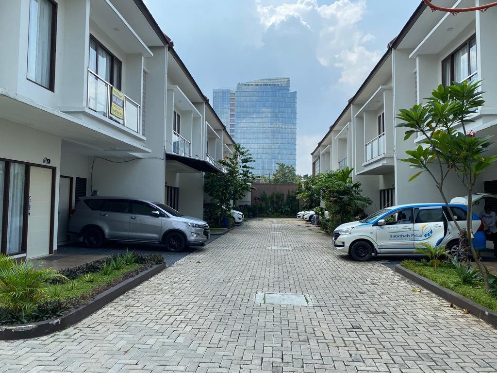 RUMAH 2 LANTAI LOKASI STRATEGIS DEKAT JALAN TB SIMATUPANG - 2