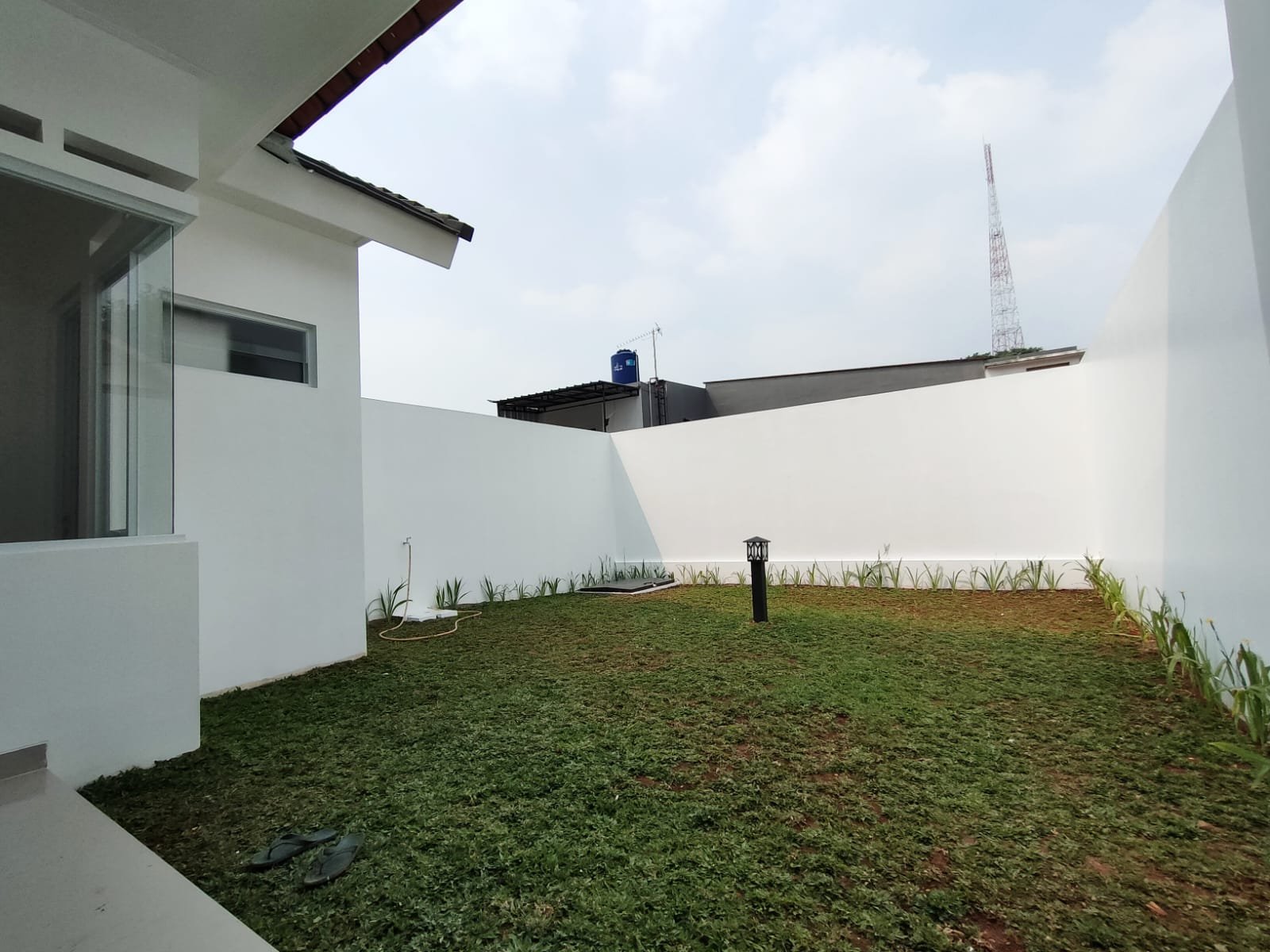 Rumah 2 Lantai dalam Cluster masih ada halaman belakang luas di cilandak jakarta selatan - 10