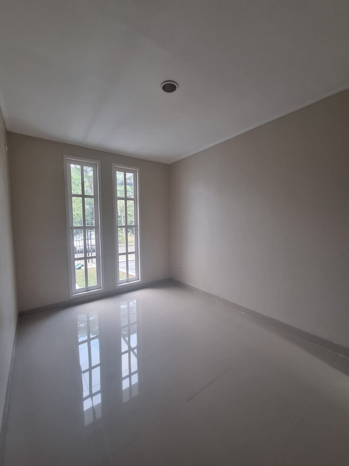 Rumah Design American Classic Kota Wisata - 16