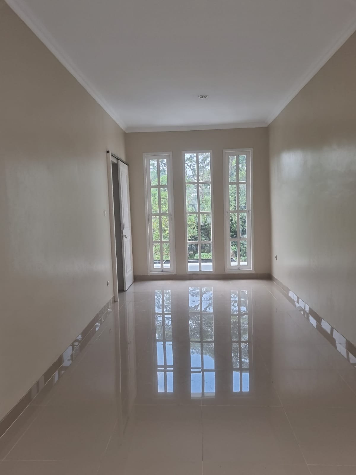 Rumah Design American Classic Kota Wisata - 26