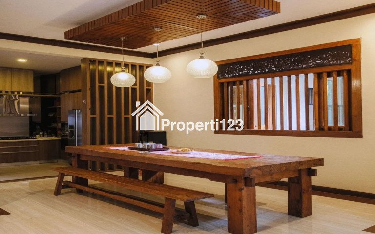 RUMAH KLASIK SUPER ESTETIK FULL FURNISHED - 1