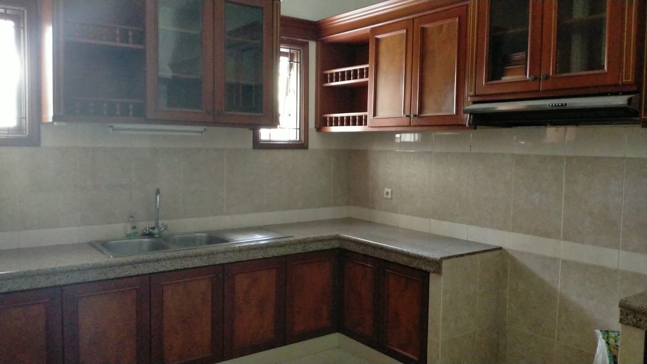 Rumah Mewah Luas 600 m2 di Kawasan Pondok Indah Siap Huni - 6