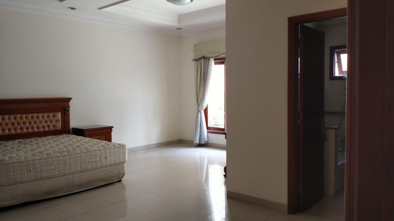 Rumah Mewah Luas 600 m2 di Kawasan Pondok Indah Siap Huni - 3