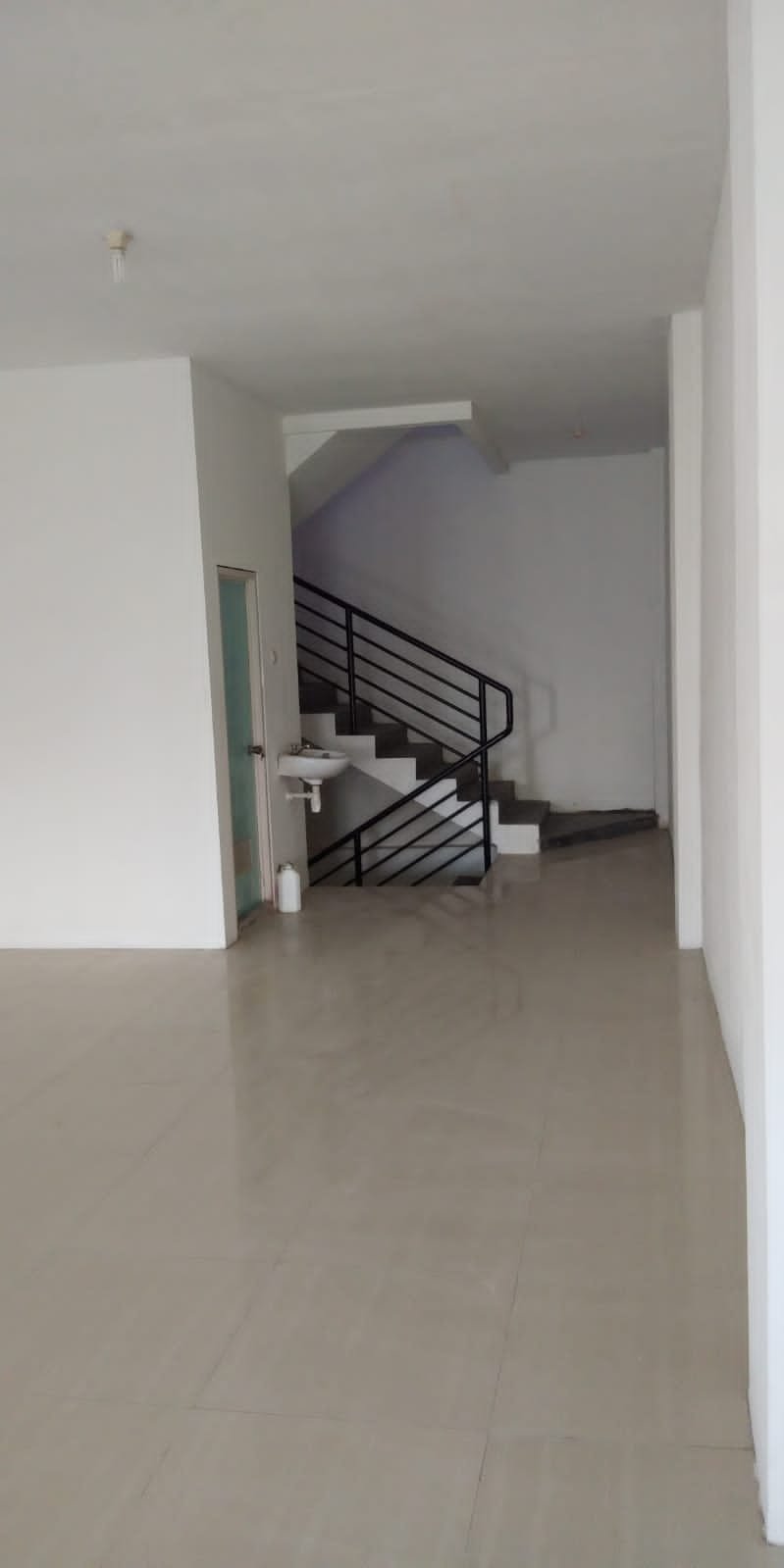 Ruko 3 lantai Bagus Lokasi Strategis Tomang, Jakarta Barat - 10