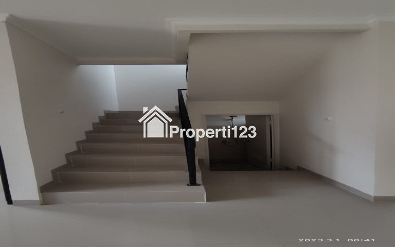 Dijual Cepat Rumah Cantik 2 Lantai dekat BSD Plaza, Tangerang Selatan - 3