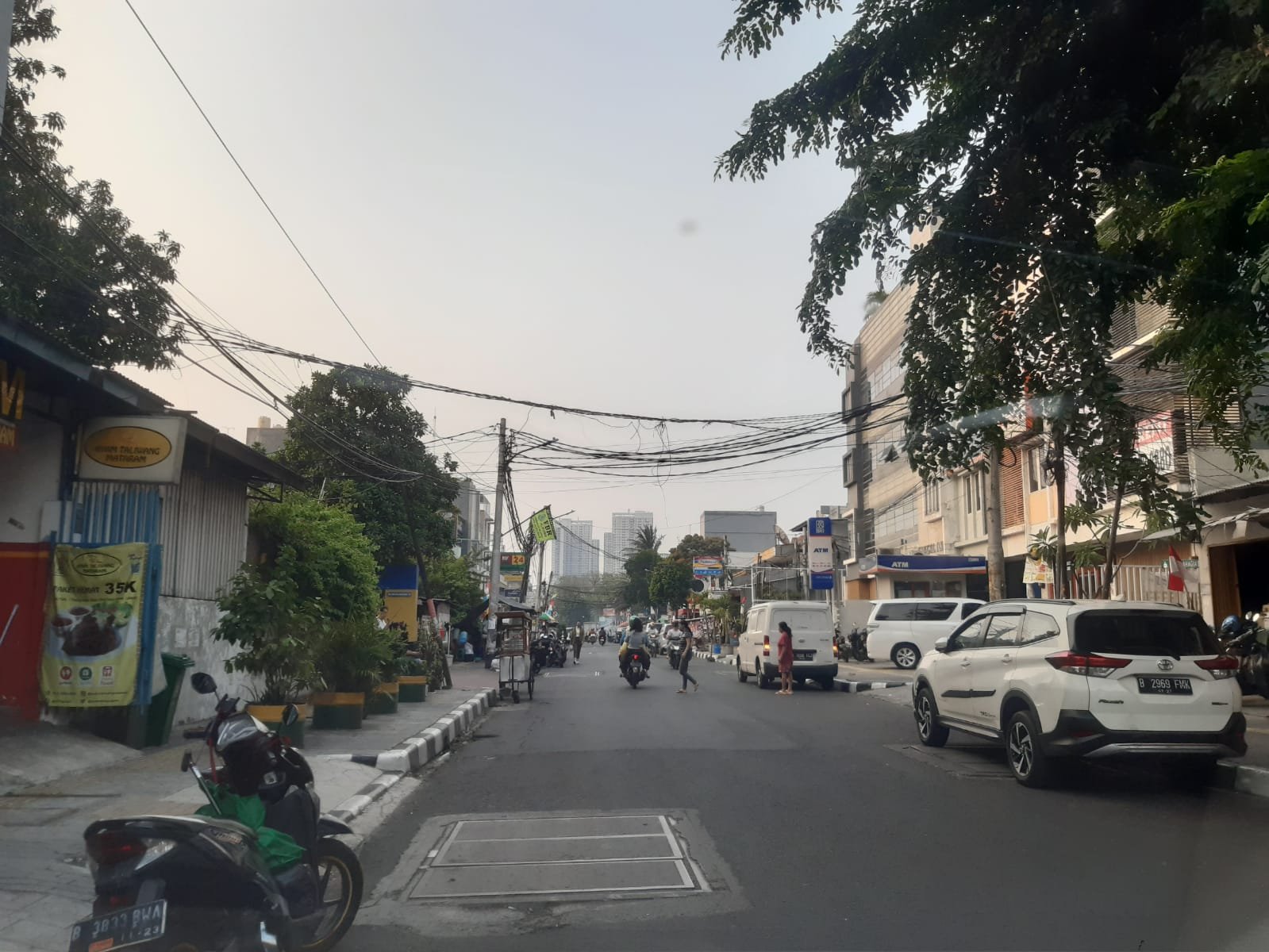 Ruko 3 lantai Lokasi Strategis dan Ramai di Grogol, Jakarta Barat - 8