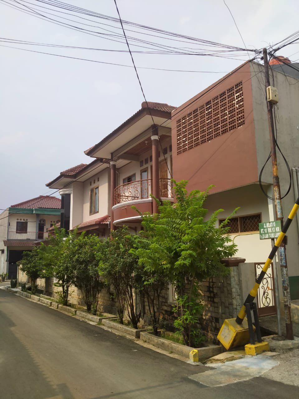 Dijual Rumah Mewah Murah Semi Furnished di Komplek Kranggan Permai Cibubur - 2