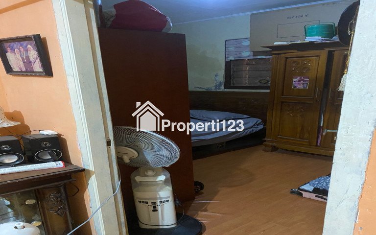 Rumah Beserta Kos-Kosan - 1