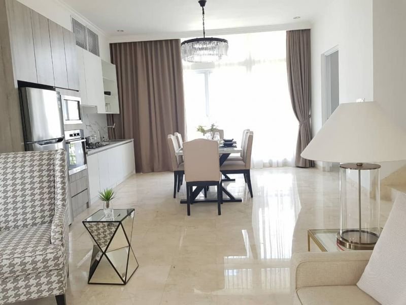 Townhouse Mewah dengan Fasilitas Kolam Renang di Meruya, Jakarta Barat - 2