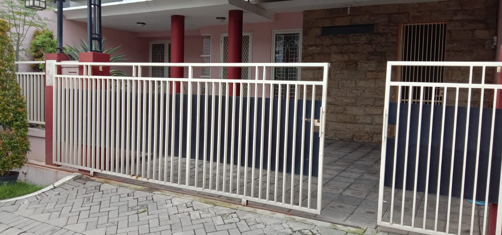 Rumah Furnished di Cluster Perumahan Deltasari Waru Sidoarjo - 10