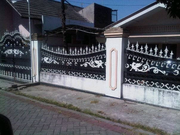 Jual Rumah Ekstra Luas Di Belakang Ciputra World Jl. Mayjen Sungkono Surabaya Barat - 1