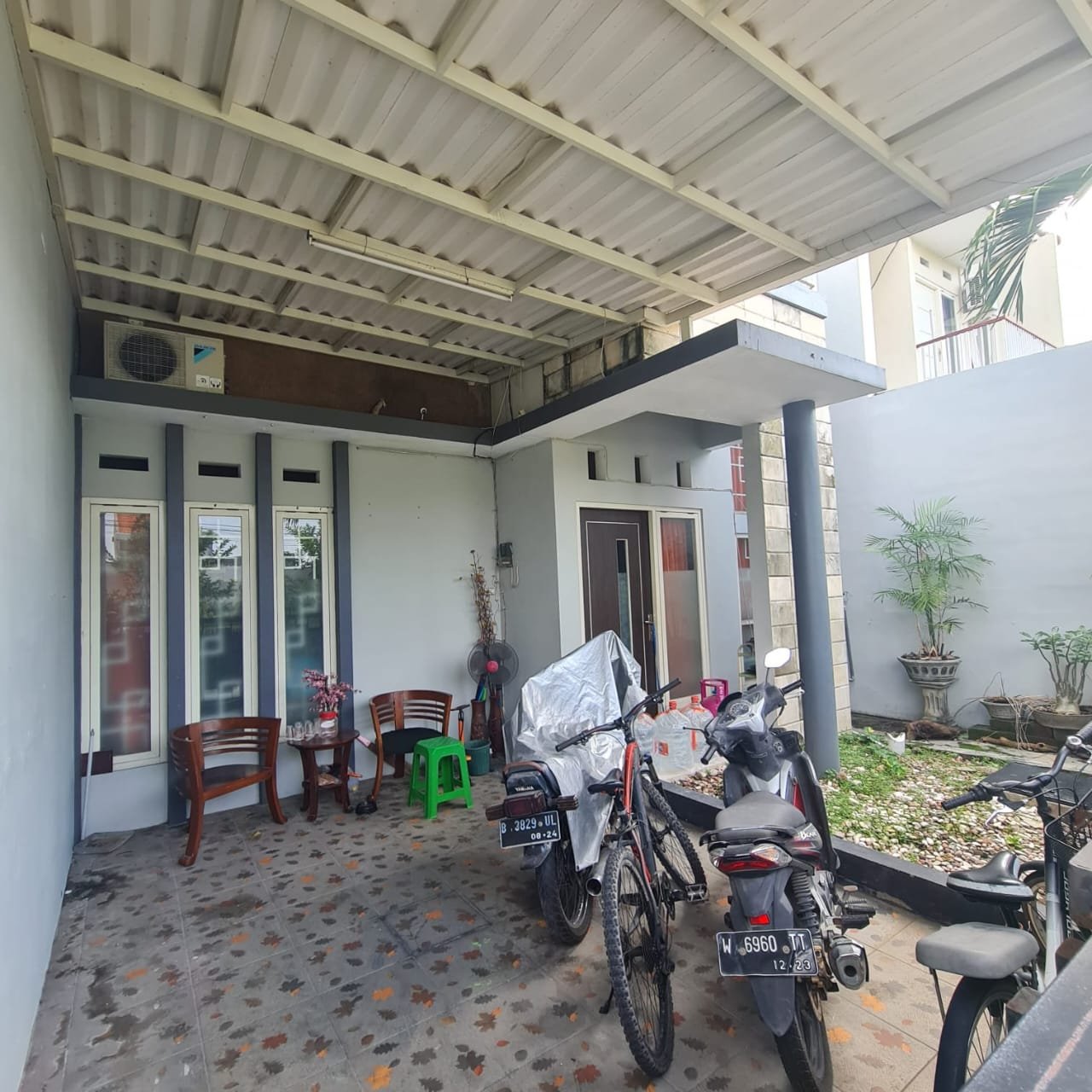 Rumah Siap Huni Bangunan 2 Lantai Lokasi Perum Taman Wisata Tropodo Waru Sidoarjo - 2