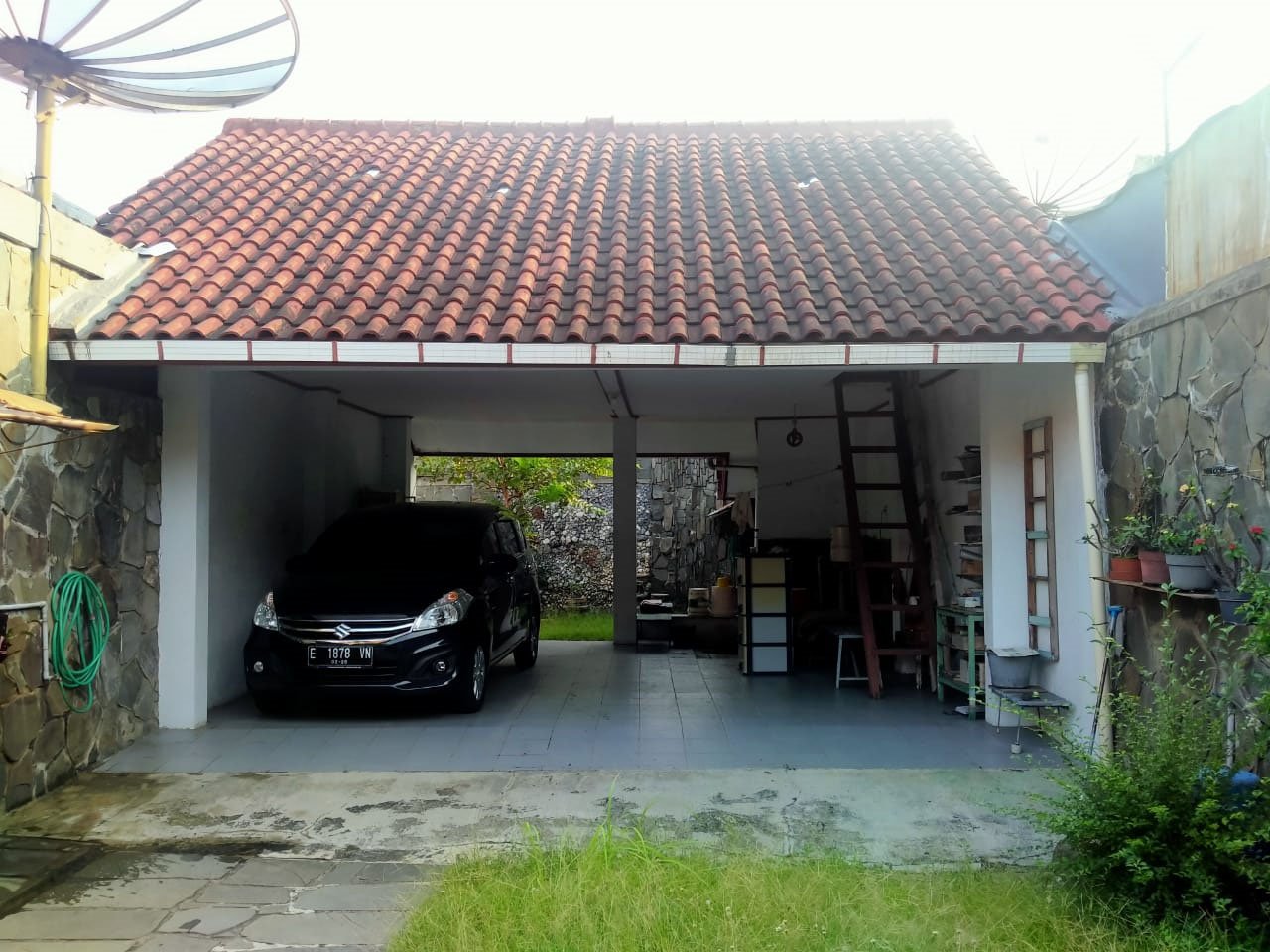 RUMAH HITUNG TANAH DI JALAN KH. ABDUL HALIM MAJALENGKA JAWA BARAT - 12