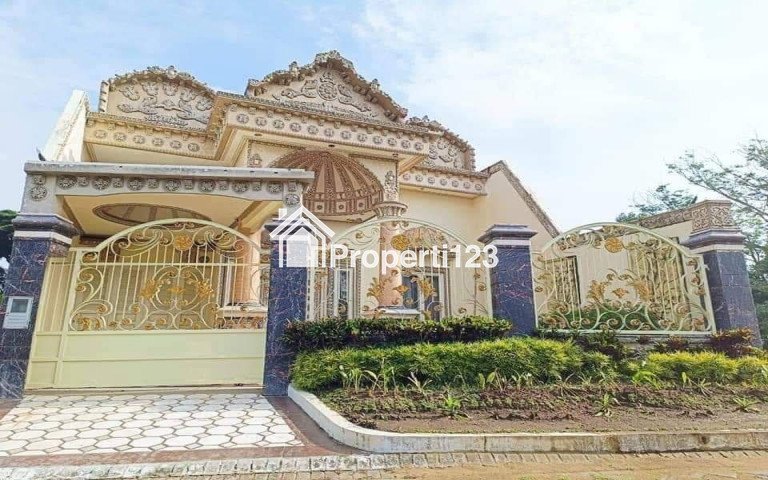 Di Jual Rumah Classic Modern, Lokasi Araya, Malang - 1