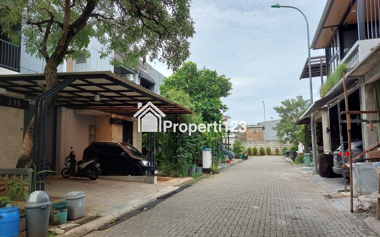 Dijual Rumah 2 lantai siap huni dalam cluster Premier Riviera, Jakarta Timur - 1