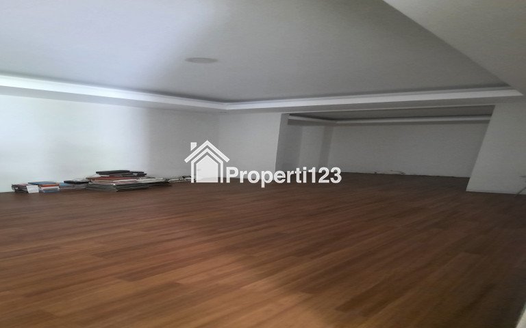 Dijual Rumah 1.5 lantai lokasi Jl. Mundu , Rawamangun - 4