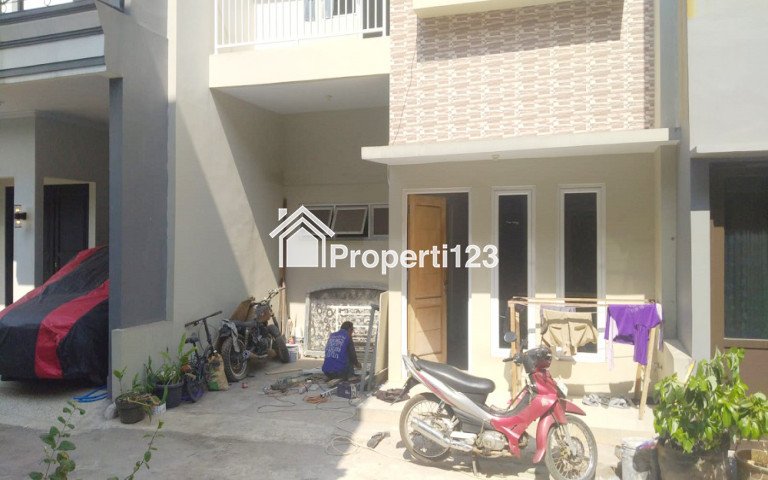 Rumah Dijual di Cibubur Jakarta Timur Dekat SMA Negeri 99 Jakarta, Pasar Jaya Cibubur, Trans Studio Mall Cibubur, RSUD Ciracas, RSKO Jakarta - 1