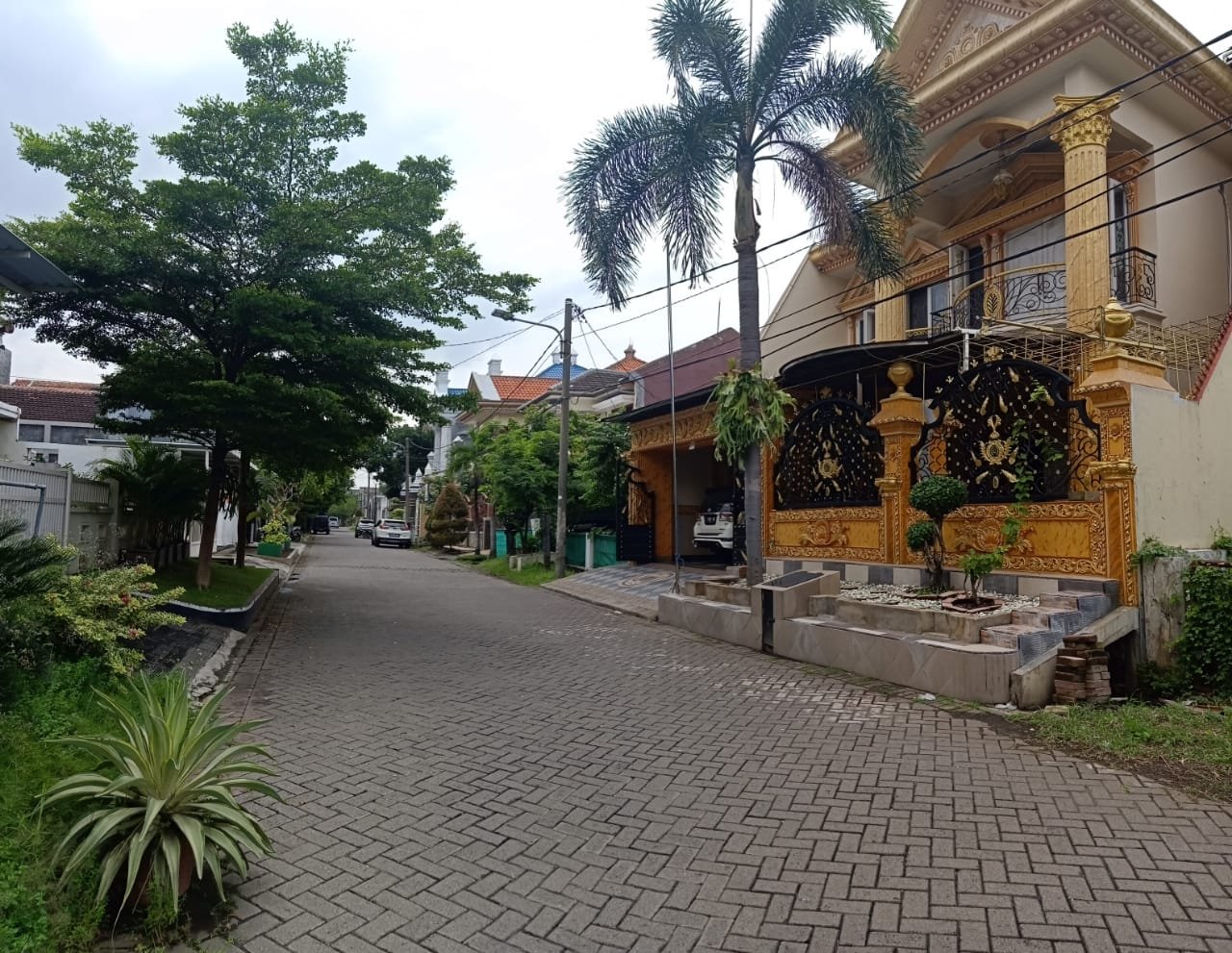 Dijual Rumah Mewah Full Furnished Modern Klasik Di Gayungan Surabaya - 3