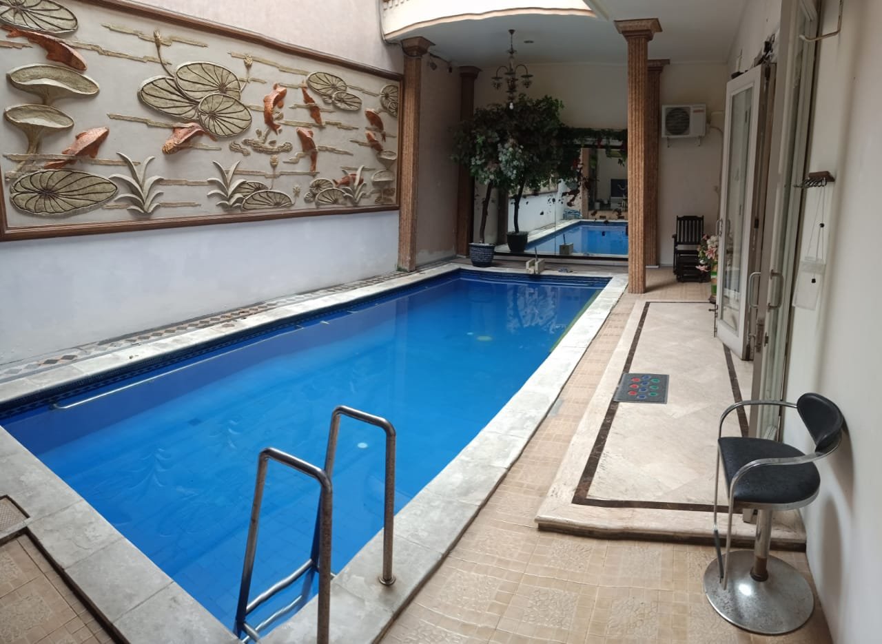 Dijual Rumah Mewah Full Furnished Modern Klasik Di Gayungan Surabaya - 4
