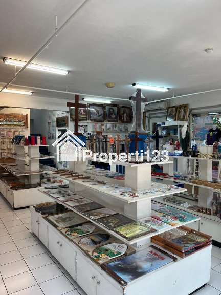 Dijual Ruko 3 Lantai hoek siap usaha di lokasi super strategis Kelapa Gading, Jakarta Utara - 1
