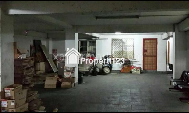 Dijual Cepat Ruang Usaha 2 Lantai Strategis Jl. Pramuka Jakarta Timur - 2